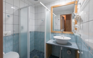 wasa-hotell-twin-superior-bathroom